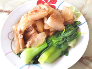 酸っぱくて癖になる？豚バラと玉ねぎのめんつゆ酢煮