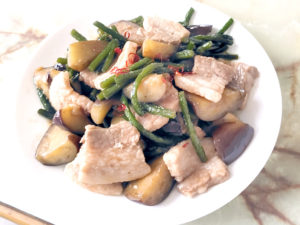 スタミナ出る！豚バラとニンニクの芽のオイスター炒め