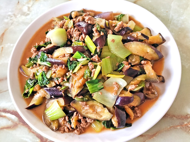 野菜多め！ナスとチンゲン菜とひき肉のピリ辛炒め