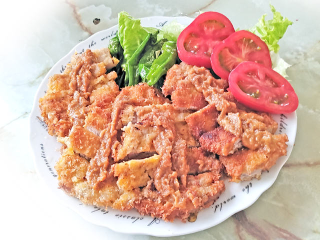 スタミナつく！とんかつの味噌にんにくソース乗せ