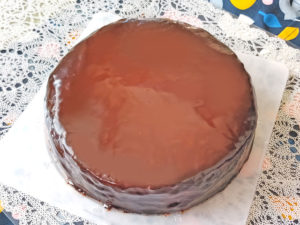 つやつや！グラサージュショコラのザッハトルテ♪