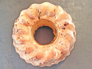 どっしり系？クリチとラム酒漬けフルーツのクグロフ♪