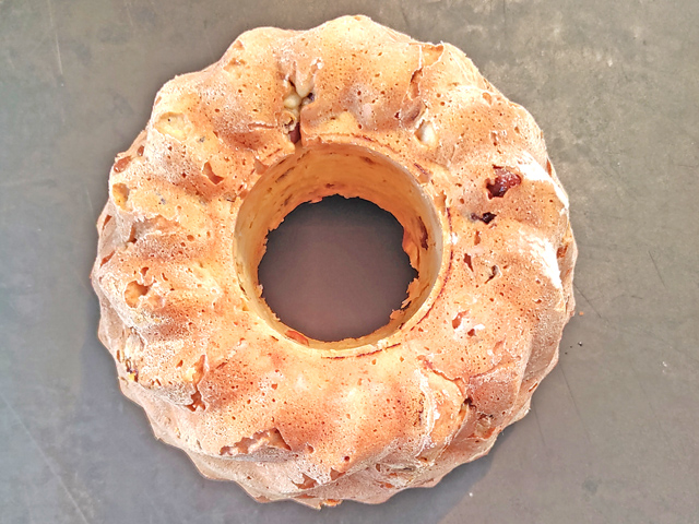 どっしり系？クリチとラム酒漬けフルーツのクグロフ♪