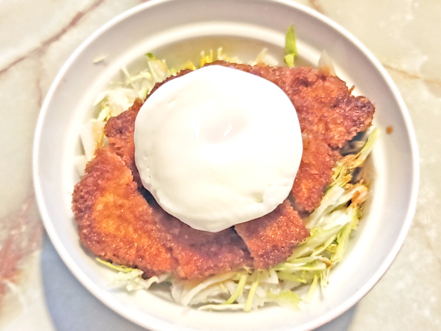 トンカツアレンジ！田舎風・温玉乗せソースカツ丼♪