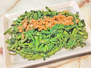 大量消費に！空心菜のにんにくソースがけ♪