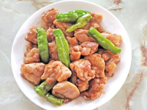 ちょっとピリ辛！鶏モモとシシトウの甘辛炒め♪