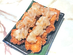 ブロック肉で！豚バラカツの簡単おろしキノコソース♪