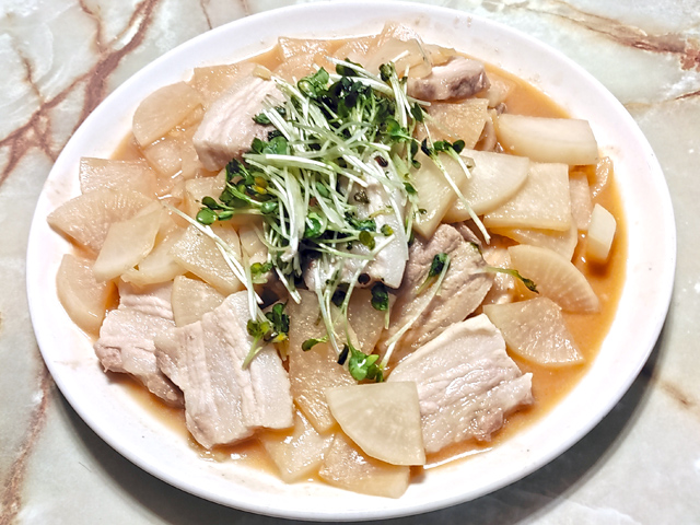生姜が隠し味？豚バラと大根の味噌炒め♪