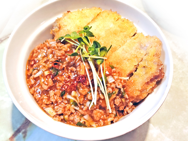あるお店のアレを参考に！麻婆ロースかつ丼♪