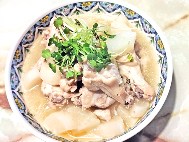 圧力鍋で煮るだけ！手羽元と大根のほっこり煮♪
