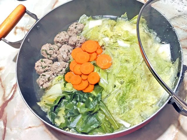 自作のつみれで！白菜とつみれの塩ベース鍋♪