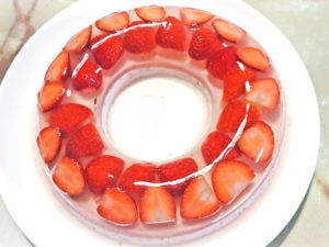 スケ透けリング？苺の二層のゼリー＆ムース♪