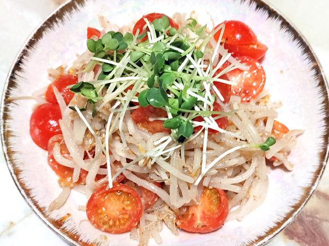 レンジで簡単！ミニトマトともやしのゴマサラダ♪