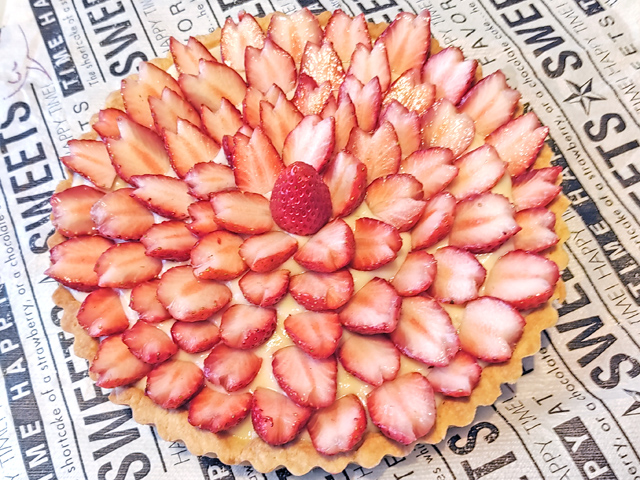 苺たっぷり！花咲く☆イチゴのタルト
