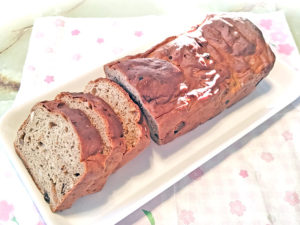 ドライイチジクとヘーゼルナッツの全粒粉パン♪