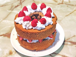 母の日に！ココアシフォンと苺とクリームのデコ♪