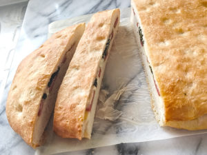 3種の具材をサンド！大きめのフォカッチャ♪