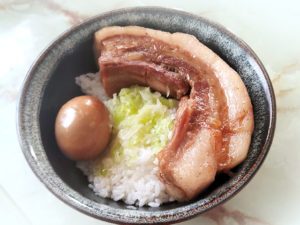 圧力鍋で爆裂級！豚の角煮の超ビッグ丼♪