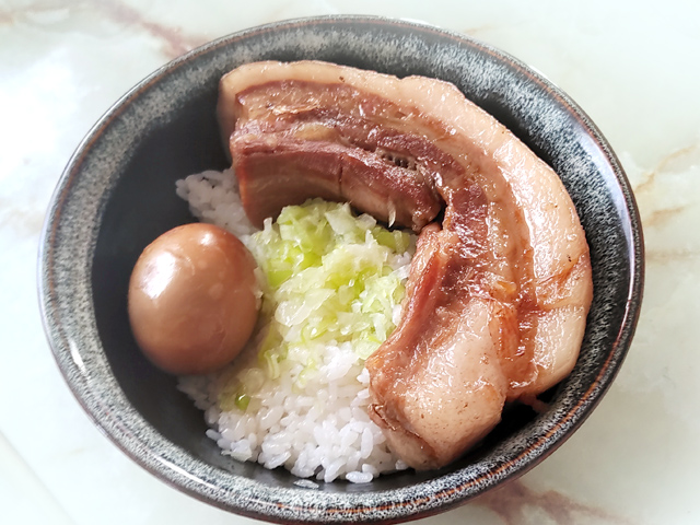 圧力鍋で爆裂級！豚の角煮の超ビッグ丼♪