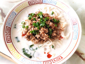 牛乳で簡単スープ！ひき肉の坦々風そうめん♪