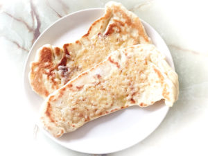 ふっくらもっちり！？チーズ乗せのナン♪