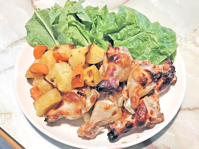 オーブンで焼くからヘルシー？手羽元と野菜のロースト