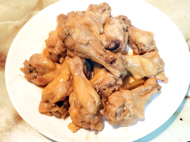 圧力鍋で簡単！味噌味の手羽元のホロホロ煮♪