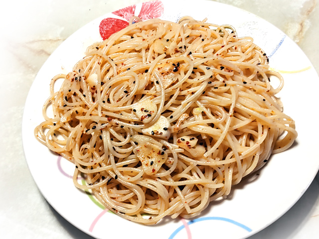 楽ズボレシピ：100均の唐辛子ふりかけで簡単ペペロンチーノ！