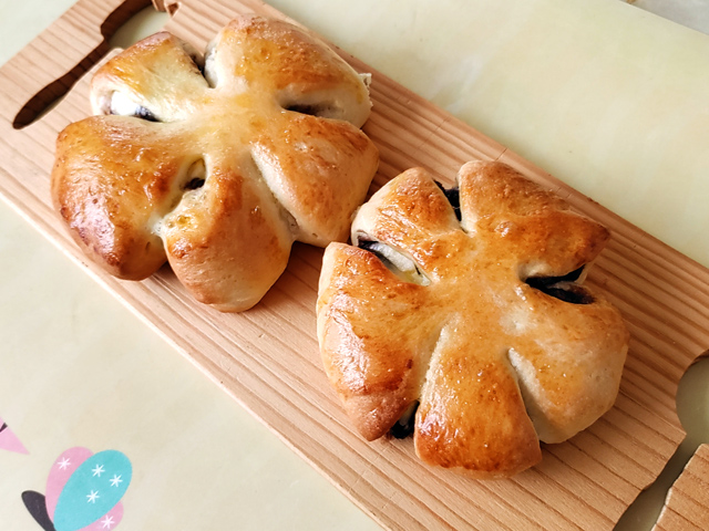 クリチと残り物のあんこで！花形の可愛いアンパン♪